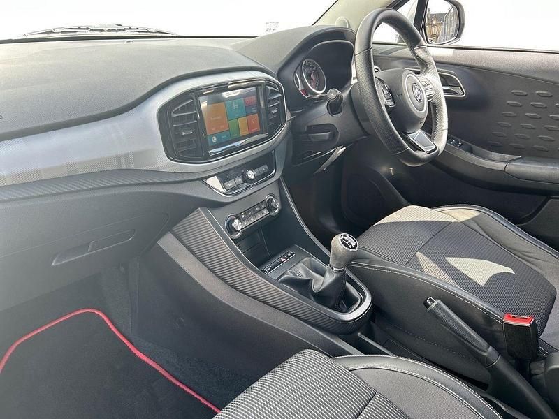 Used MG MG3 Exclusive 106 HP (77 kW) 2022 Silver Hatchback