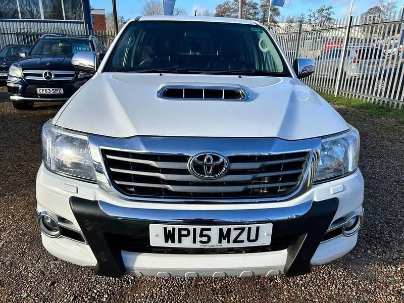 Used Toyota HiLux 171 HP (125 kW) 2015 White Pickup