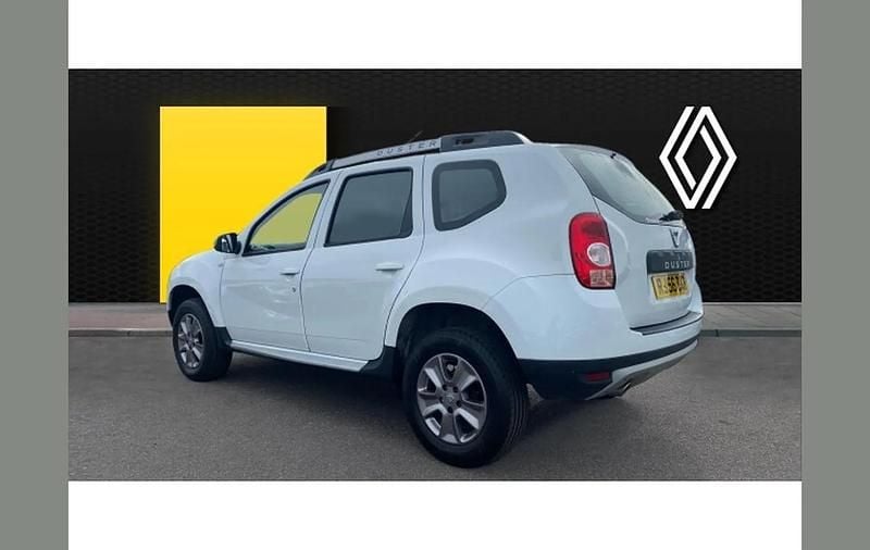 Used Dacia Duster Lauréate 110 HP (80 kW) 2016 White SUV