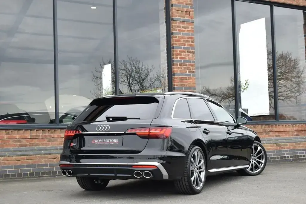 Usado Audi S4 Black Edition 347 HP (255 kW) 2020 Preto Carrinha