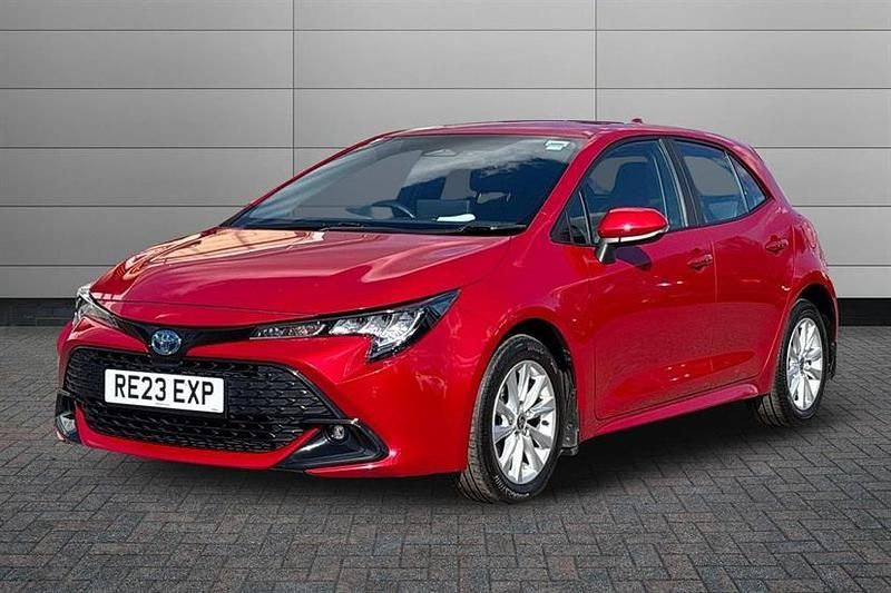 Used Toyota Corolla 140 HP (102 kW) 2023 Red Hatchback