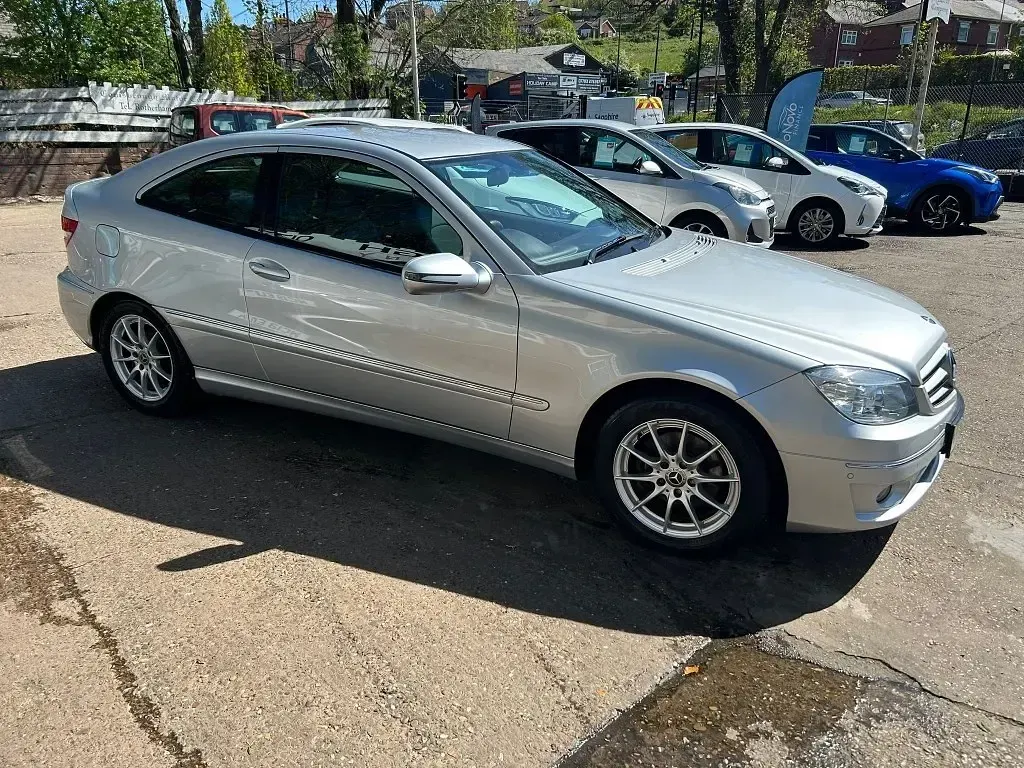 Begagnad Mercedes CLC180 SE 2009 Silver Halvkombi