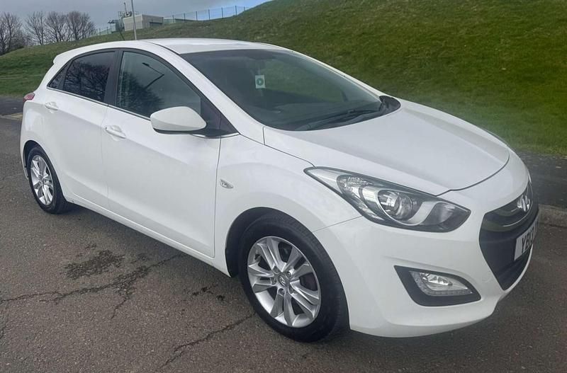 Used Hyundai i30 Edition 100 HP (73 kW) 2013 White Hatchback