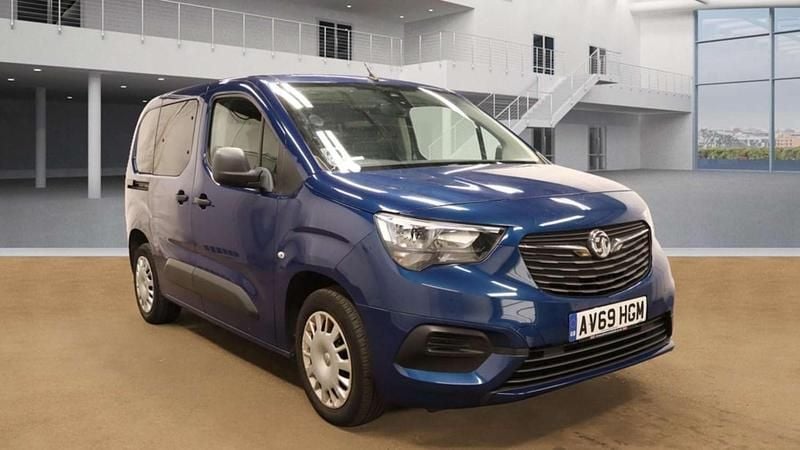 Blue Used 2019 Vauxhall Combo Design Edition MPV | £9,850 (Fair price) - Image 1/4