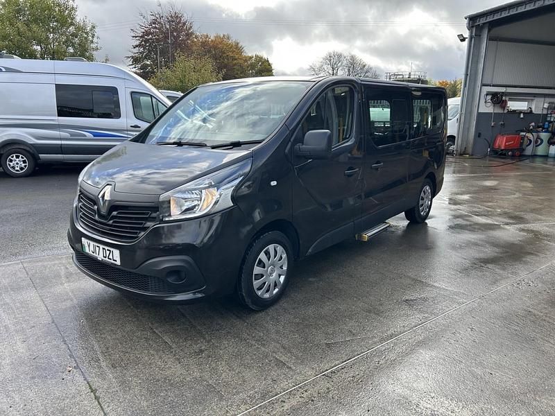 Black Used 2017 Renault Trafic MPV | £10,950 (Good price) - Image 1/4