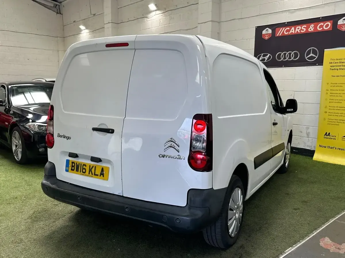Used Citroën Berlingo 75 HP (55 kW) 2016 White MPV