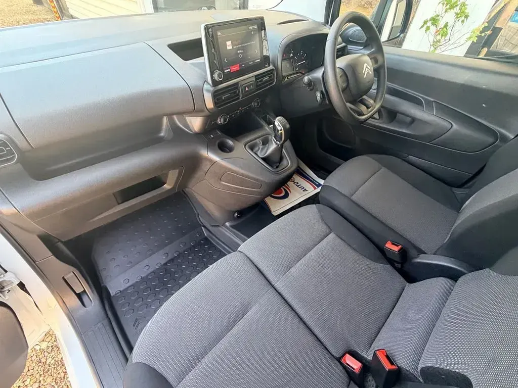 Used Citroën Berlingo 75 HP (55 kW) 2019 White MPV