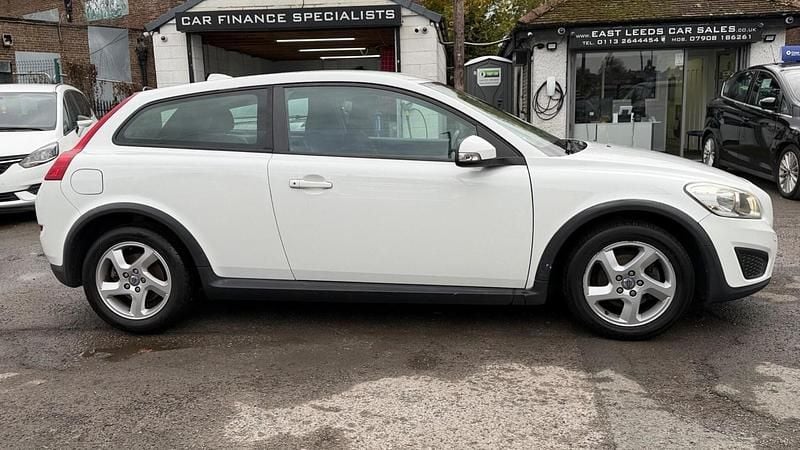Used Volvo C30 145 HP (106 kW) 2011 White Hatchback