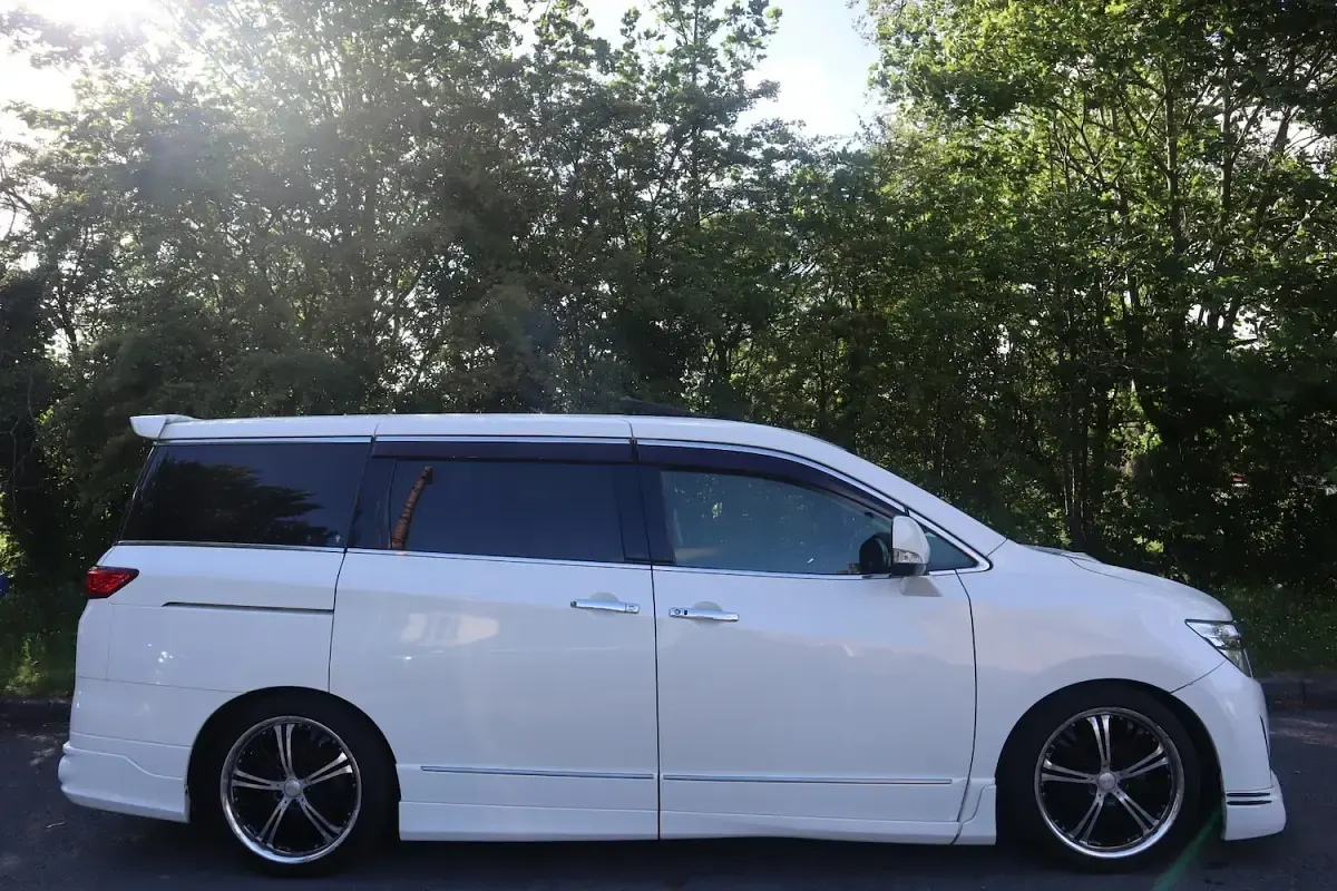 Used Nissan Elgrand 2010 White MPV
