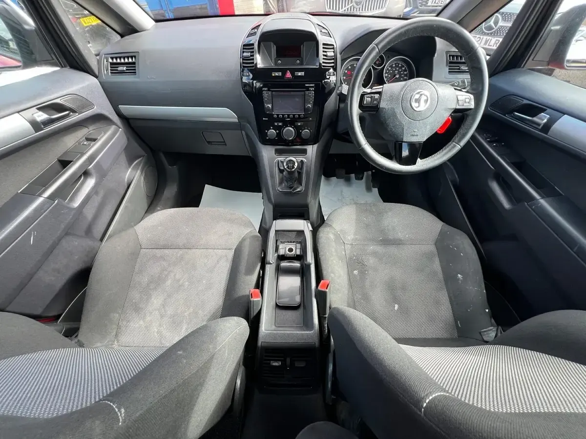 Usado Vauxhall Zafira 2013 Rojo Monovolumen