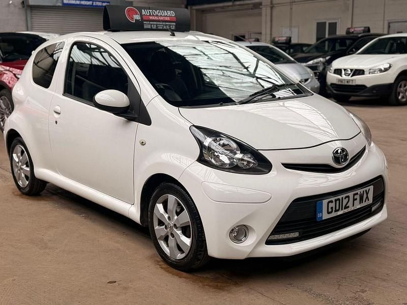 Used Toyota Aygo 68 HP (50 kW) 2012 White Hatchback