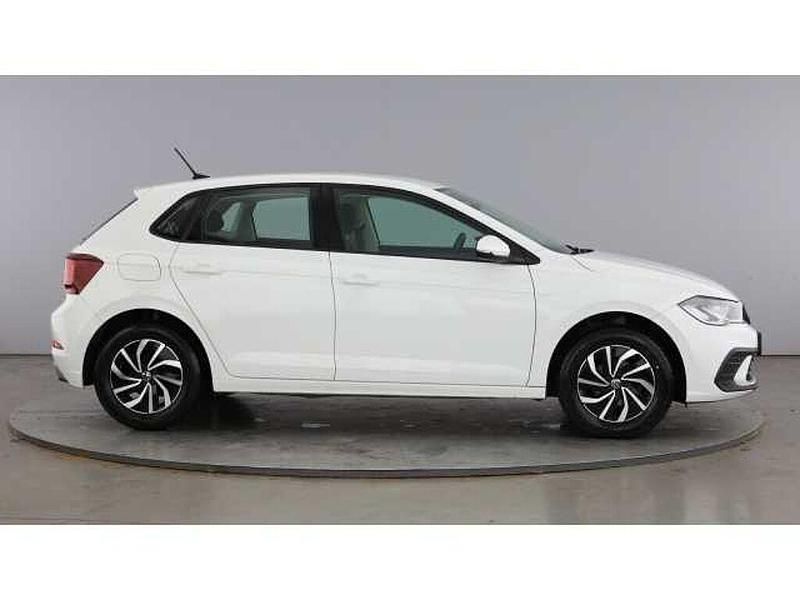 Usado VW Polo Life 95 HP (69 kW) 2024 Branco Citadino