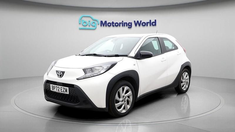 Used Toyota Aygo X PURE 72 HP (52 kW) 2023 White SUV