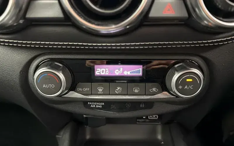 Used Nissan Juke N-Connecta 114 HP (83 kW) 2023 Red SUV