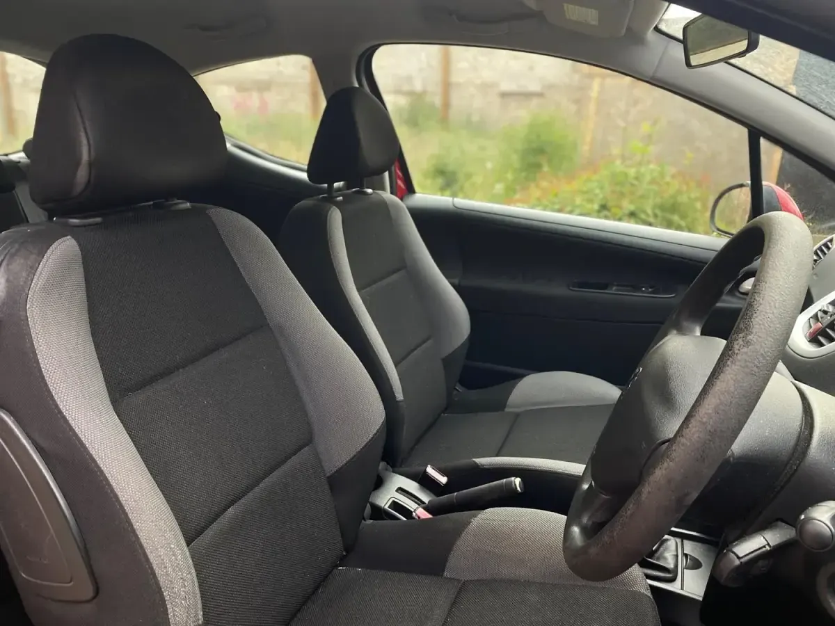 Begagnad Peugeot 207 2009 Röd Halvkombi