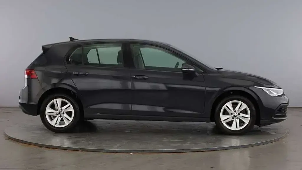 Used VW Golf VIII Life 130 HP (95 kW) 2024 Urano grey Hatchback