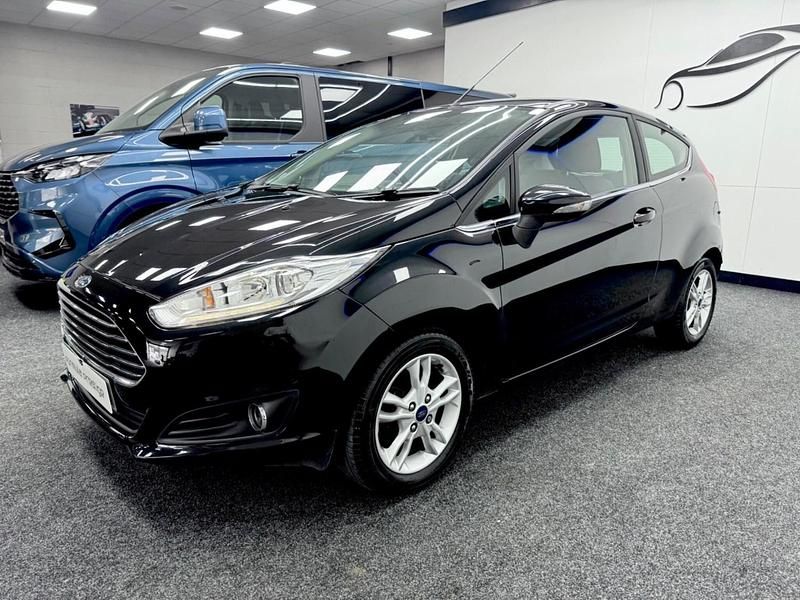 Used Ford Fiesta Zetec 82 HP (60 kW) 2015 Black Hatchback