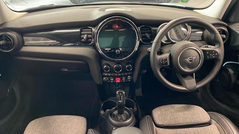 Begagnad Mini Cooper Classic 134 HK (98 kW) 2022 Grå Halvkombi