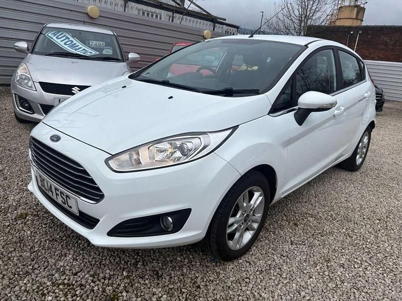 Used Ford Fiesta Zetec 82 HP (60 kW) 2014 White Hatchback