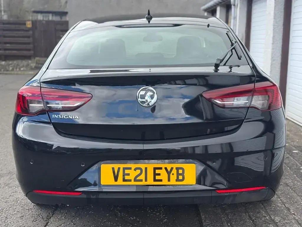 Second-hand Vauxhall Insignia Sport 122 CP (89 kW) 2021 Negru Hatchback