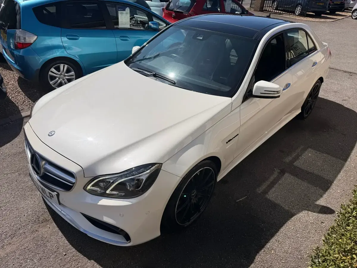 Used Mercedes E63 AMG AMG 550 HP (404 kW) 2013 Pearl white Sedan