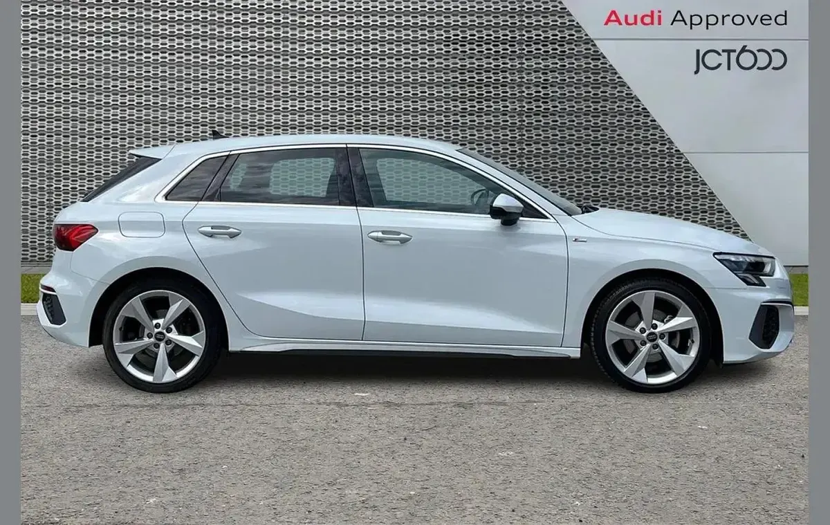 Used Audi A3 S-Line 147 HP (108 kW) 2023 White Sedan
