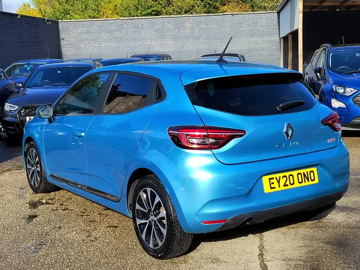 Used Renault Clio Iconic 99 HP (72 kW) 2020 Blue Hatchback
