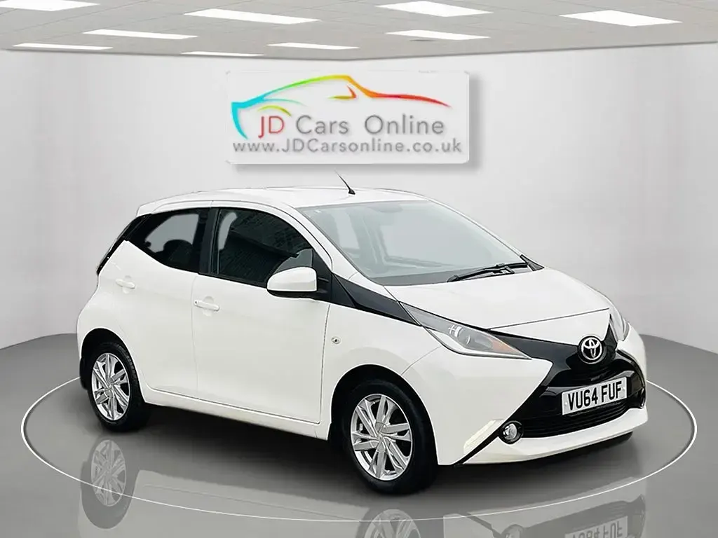 Used Toyota Aygo x-press 68 HP (50 kW) 2014 White Hatchback