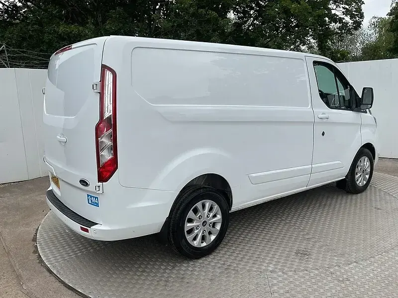 Used Ford Transit Custom Limited 130 HP (95 kW) 2022 White Van