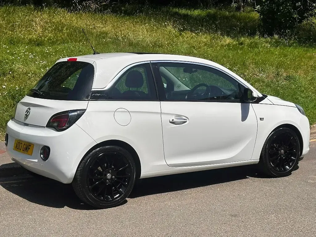 Used Vauxhall Adam Glam 70 HP (51 kW) 2013 Glacier white Hatchback