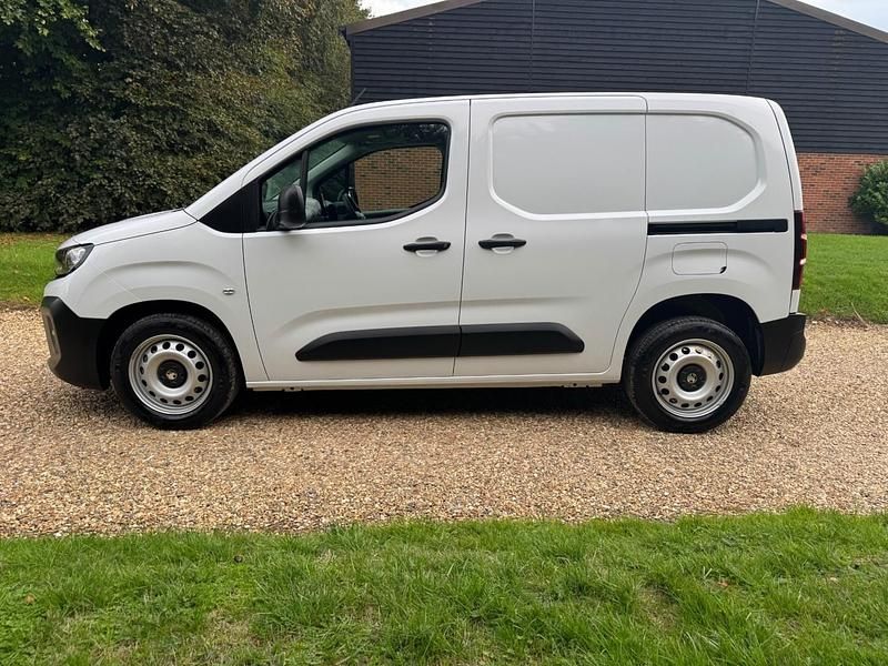 Used Vauxhall Combo 100 HP (73 kW) 2024 White MPV