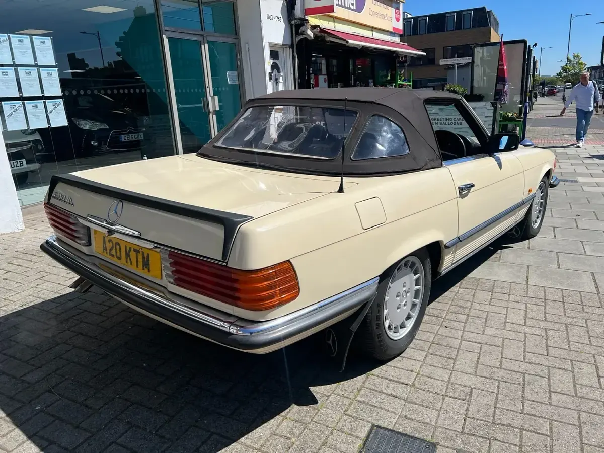 Used Mercedes SL280 185 HP (136 kW) 1984 Cream Cabriolet