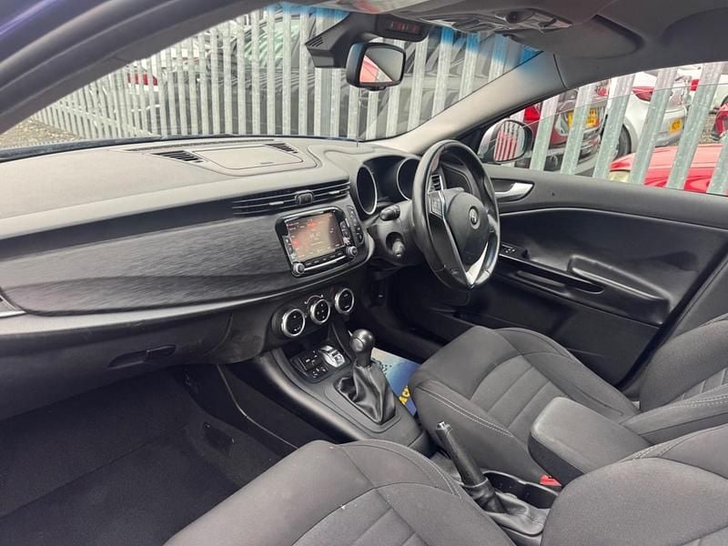 Used Alfa Romeo Giulietta 120 HP (88 kW) 2016 Blue Hatchback