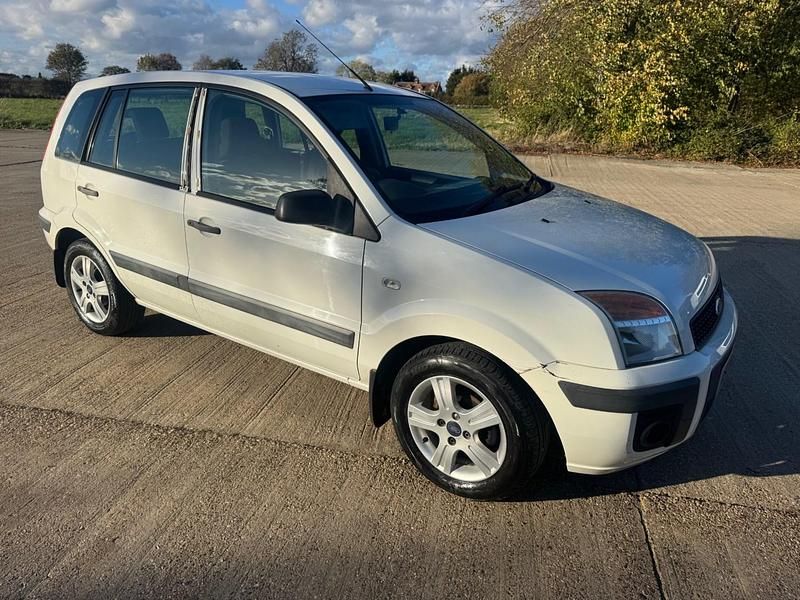 White Used 2006 Ford Fusion Style Hatchback | £995 (Good price) - Image 1/4