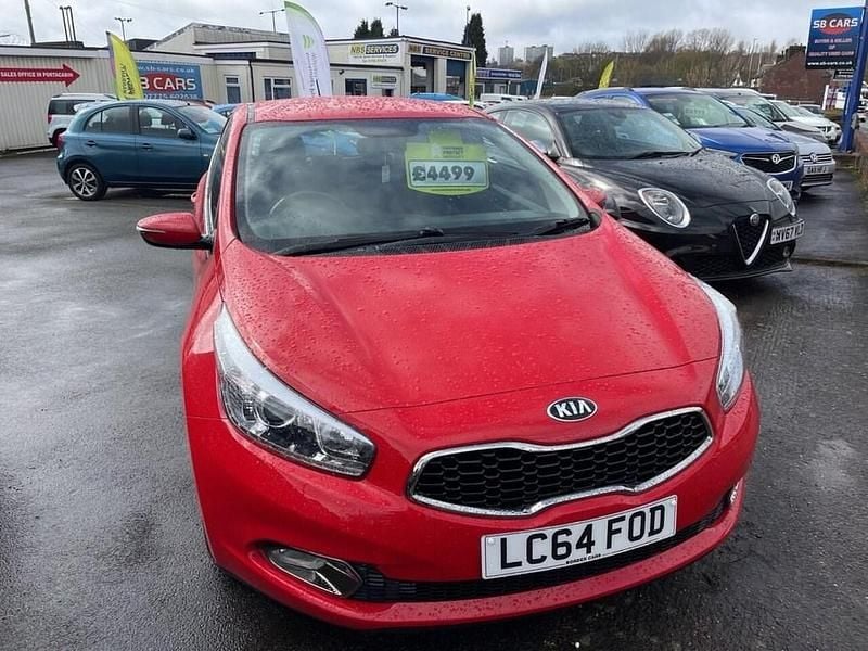 Used Kia Ceed 126 HP (92 kW) 2014 Red Hatchback