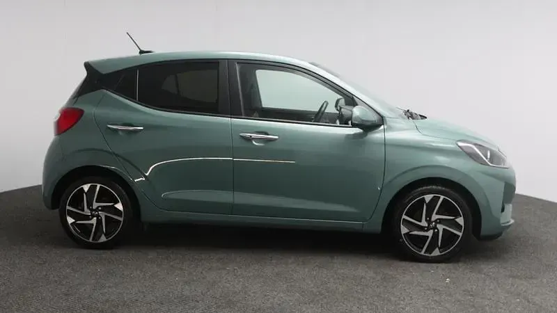 Used Hyundai i10 Premium 84 HP (61 kW) 2023 Green Hatchback