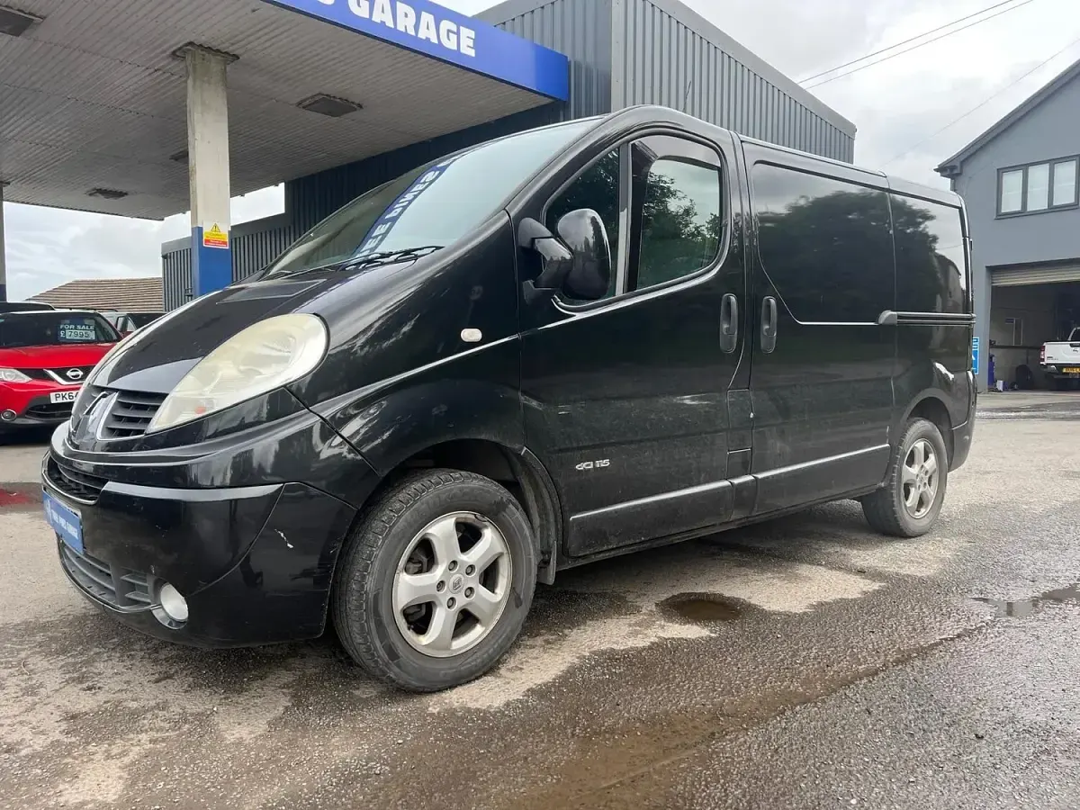 Used Renault Trafic 115 HP (84 kW) 2012 Black MPV