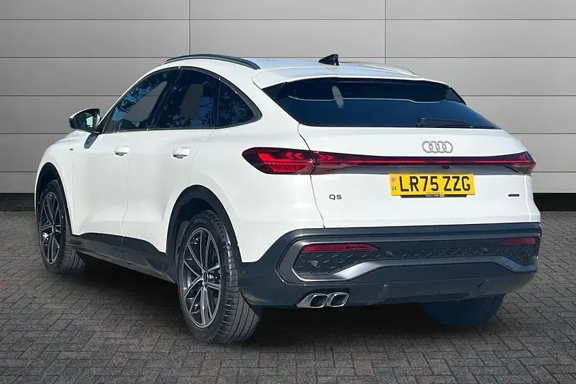 Used Audi Q5 Sportback Advanced 201 HP (147 kW) 2025 Glacier white SUV
