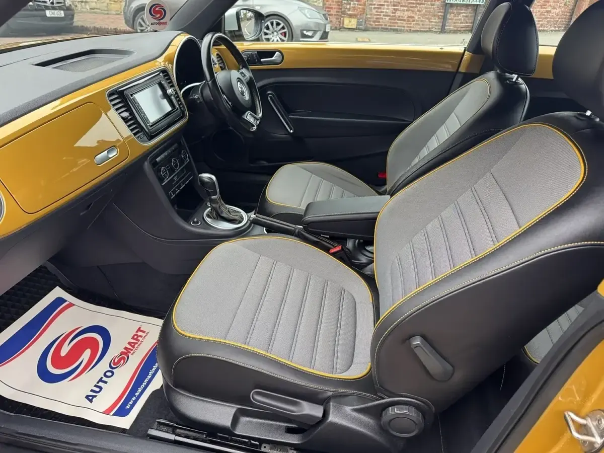 Used VW Beetle Dune 105 HP (77 kW) 2018 Yellow Hatchback