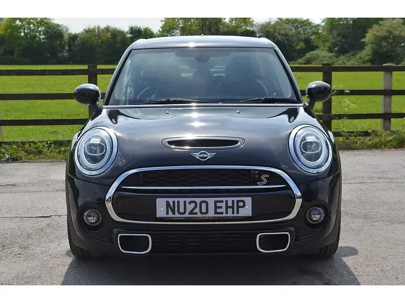 Usado Mini Cooper S Exclusive 2020 Negro Utilitario