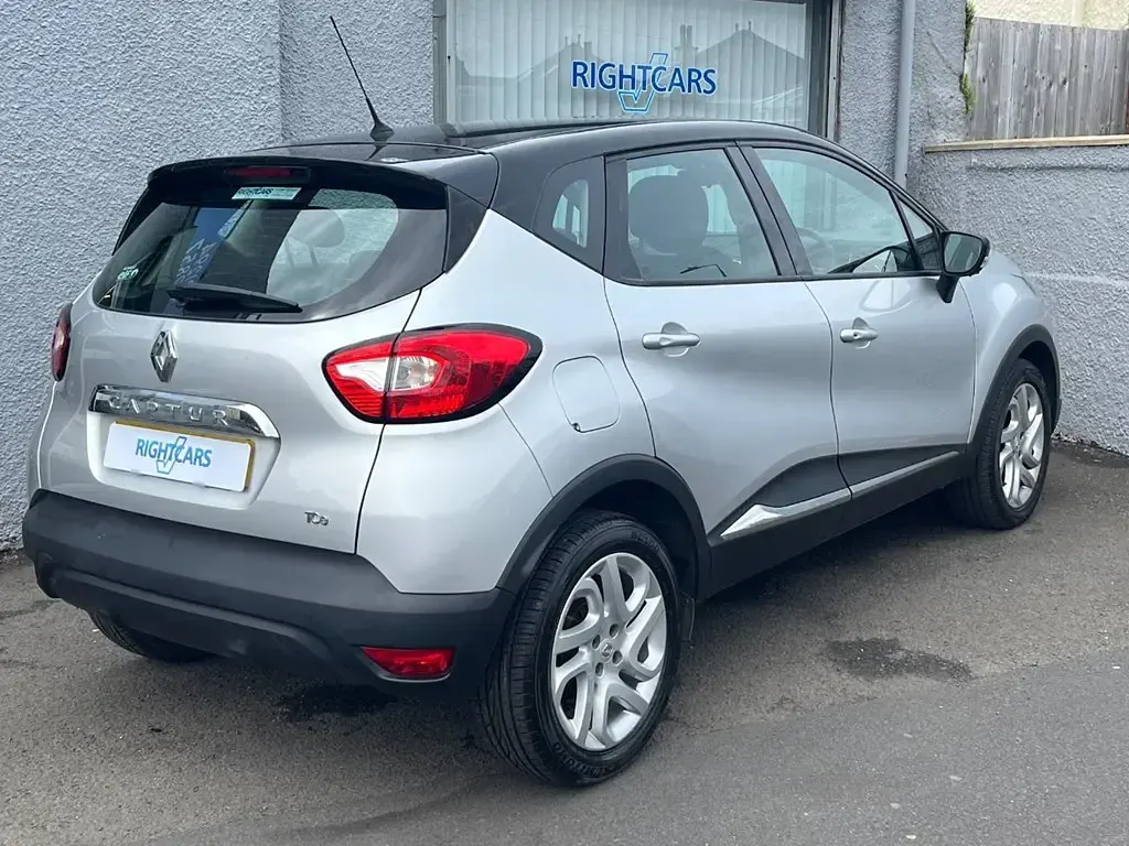 Used Renault Captur Dynamique 90 HP (66 kW) 2016 Silver/black SUV
