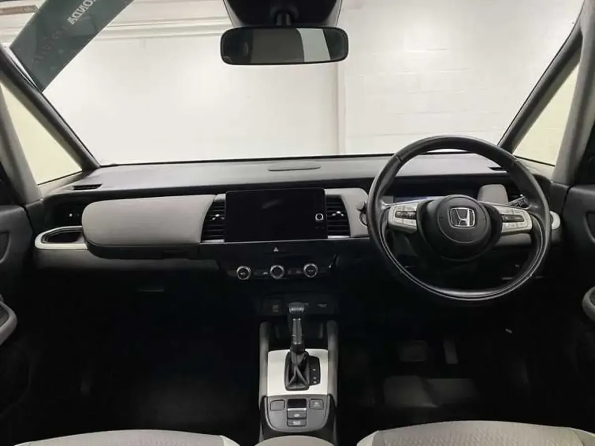 Used Honda Jazz Hybrid 122 HP (89 kW) 2021 White Hatchback