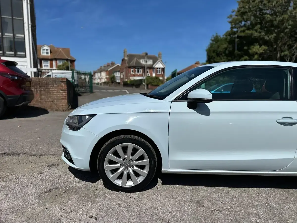 Used Audi A1 Sport 86 HP (63 kW) 2013 Blue Hatchback