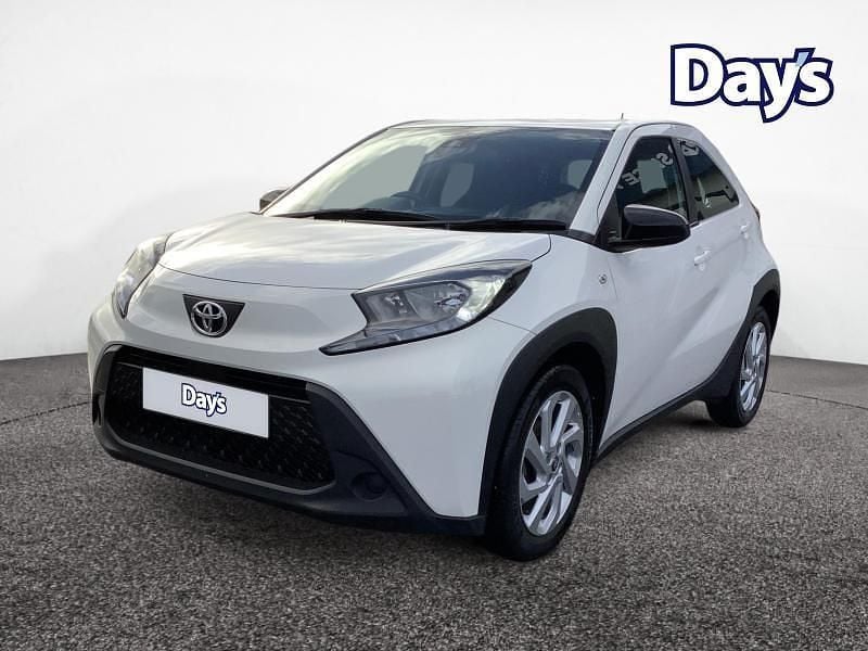 Used Toyota Aygo X PURE 72 HP (52 kW) 2022 White SUV