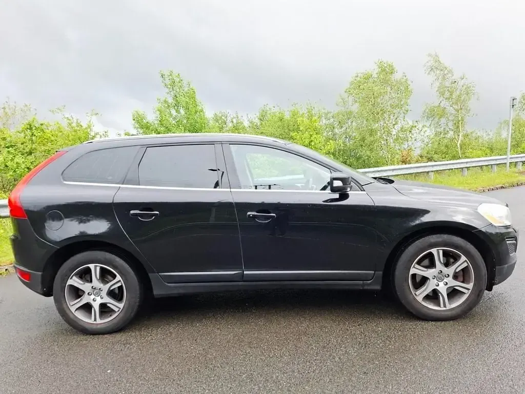 Usado Volvo XC60 SE Lux 2011 Preto SUV