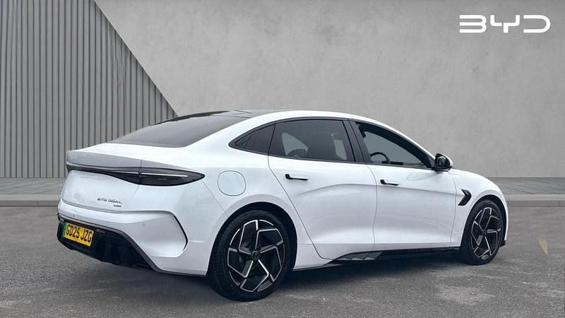 Used BYD Seal 389 kW (530 HP) 2025 Metallic  polar white Sedan