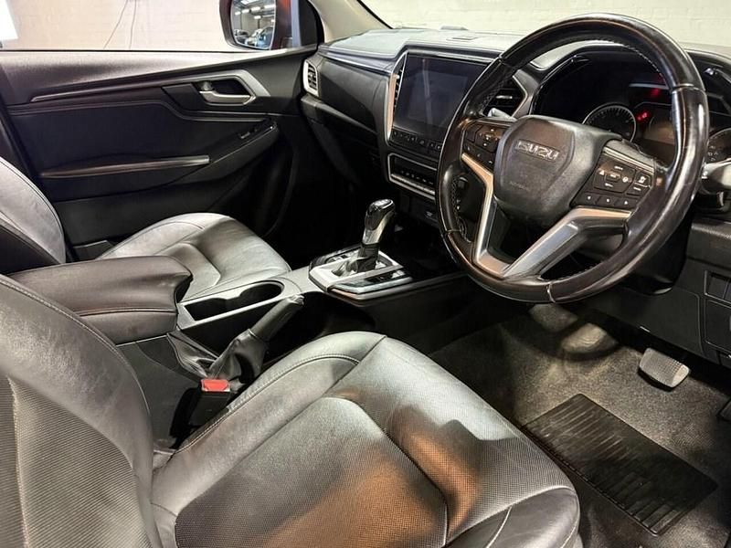 Second-hand Isuzu D-Max 164 CP (120 kW) 2023 Portocaliu Pickup