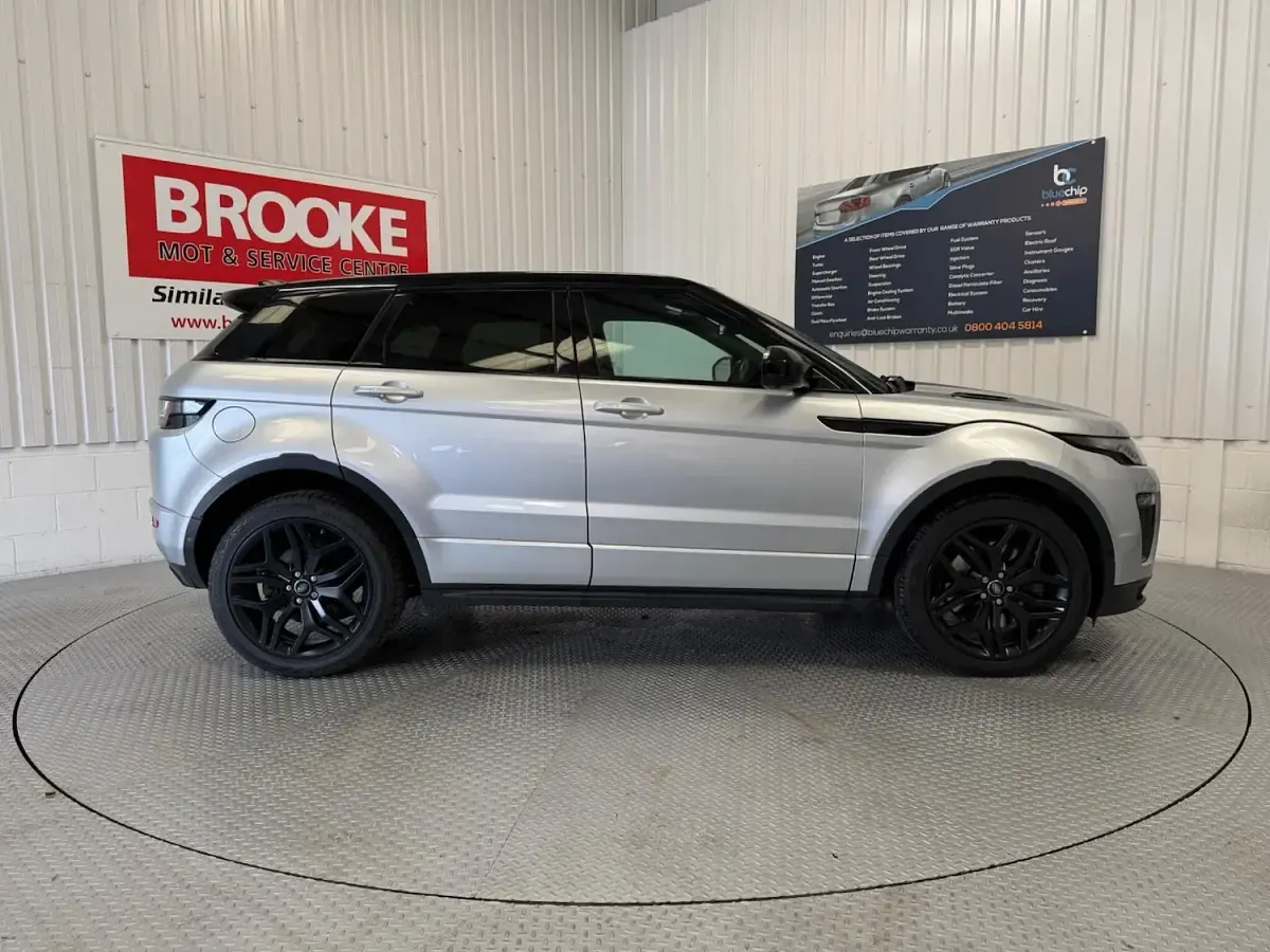 Used Land Rover Range Rover evoque HSE Dynamic 240 HP (176 kW) 2018 Silver Estate