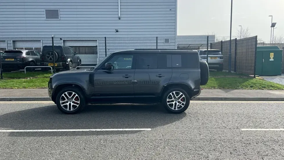 Used Land Rover Defender 404 HP (297 kW) 2024 Grey SUV