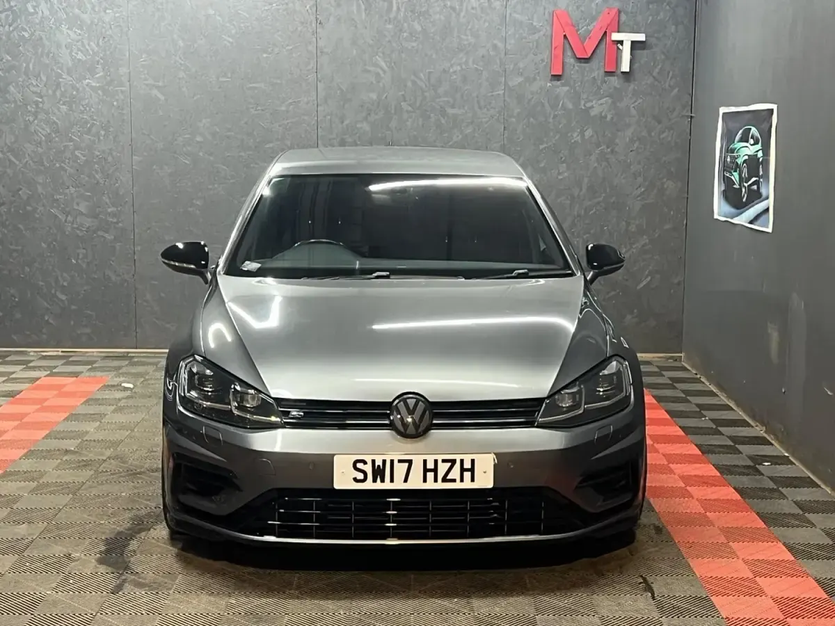 Begagnad VW Golf VII R 310 HK (228 kW) 2017 Grå Halvkombi